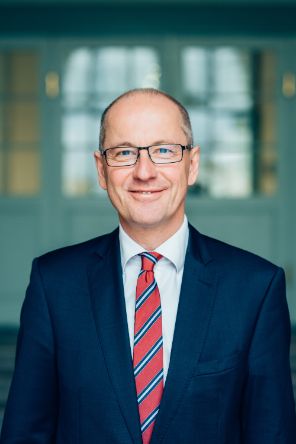 Mag. Friedrich Faulhammer, Rektor der Doanu-Universität Krems, wurde für eine weitere vierjährige Funktionsperiode 2021 bis 2025 bestellt
