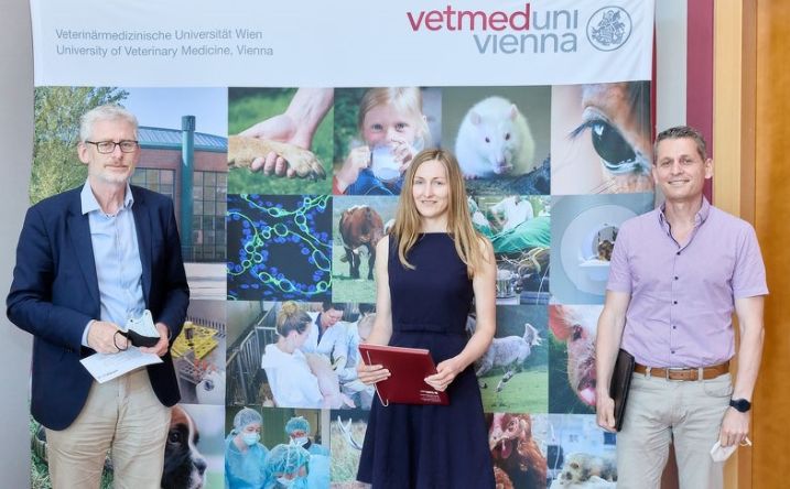 from left to right: Prof Otto Doblhoff-Dier, Vice Rector for Research and International Affairs at Vetmeduni Vienna, Assistant Prof Elke Humer, University for Continuing Education Krems, Prof Qendrim Zebeli, Head of the Institute for Animal Nutrition and Functional Plant Materials at Vetmeduni Vienna