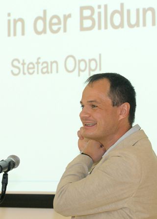 Univ.-Prof. Dipl.-Ing. Dr. Stefan Oppl, MBA