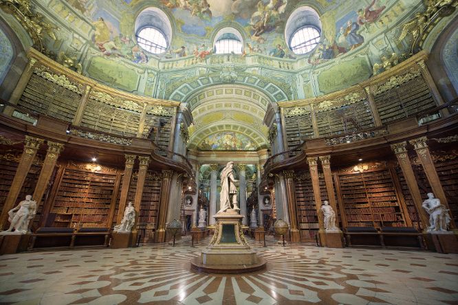 Blick in den Prunksaal der Österreichischen Nationalbibliothek.