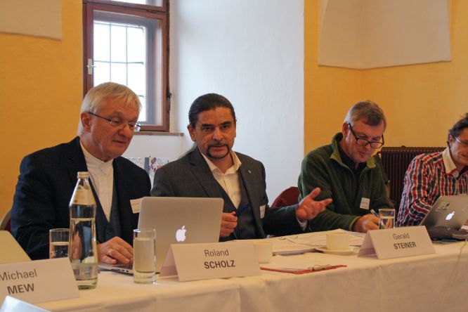 Geleitet wurde der Workshop von Dekan Univ.-Prof. Dr. Gerald Steiner (Mitte) sowie Univ.-Prof.em. Roland W. Scholz (links).