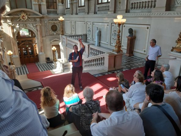 Burgtheaterführung mit Burgschauspieler Robert Rainagl 