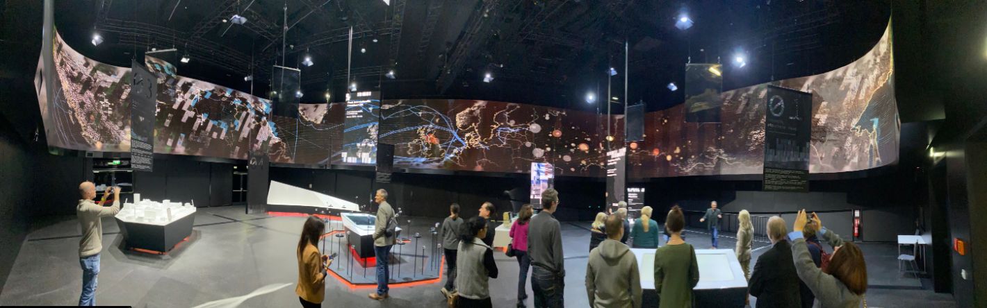 Der große Showroom mit 360 Grad LED-Show