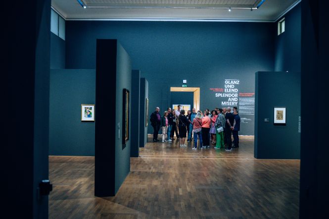 Führung durch die Ausstellung "Glanz und Elend"