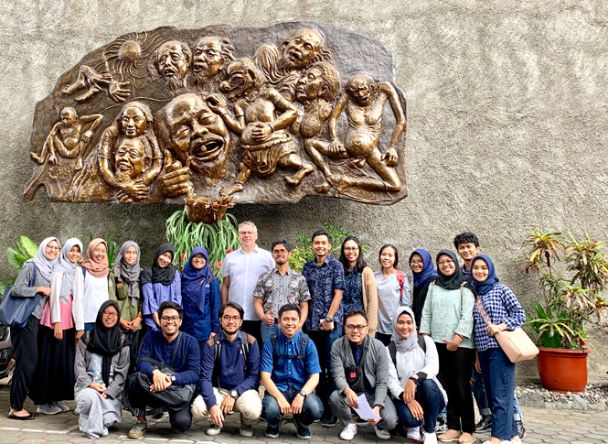 Studenten-Workshop mit UGM im Affandi Museum