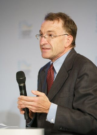 Peter Strasser bei seinem Vortrag