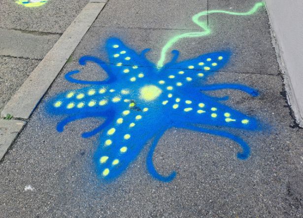 gemalte blaue Blume