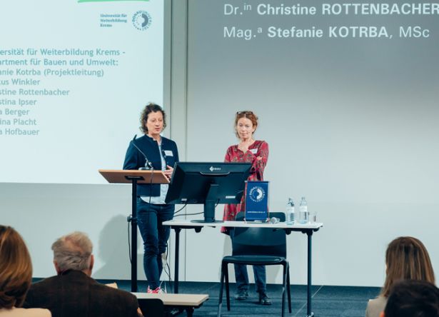 Two ladies in front of beamer during presentation