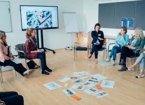 Workshop-Situation with circle of chairs