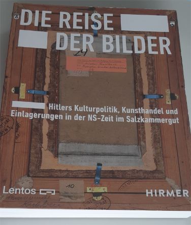Foto von Buchcover in braun gehalten mit weißer Schrift