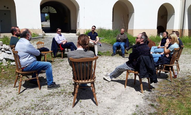 Besprechung im Sesselkreis im Freien in Losensteinleiten