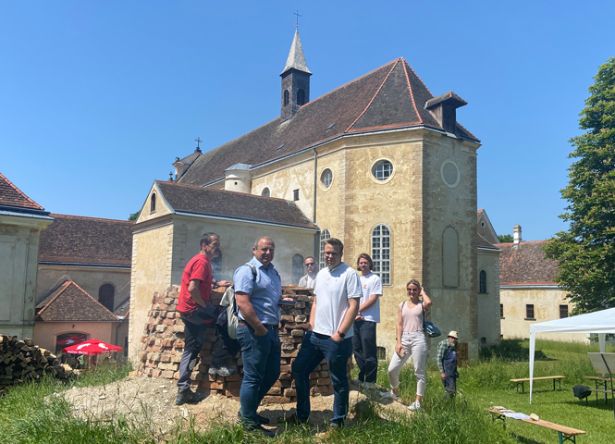 Gruppenfoto vor der Kartause Mauerbach
