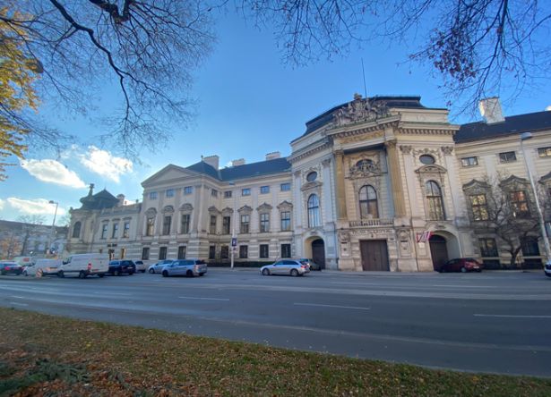 Außenansicht des Palais Auersperg