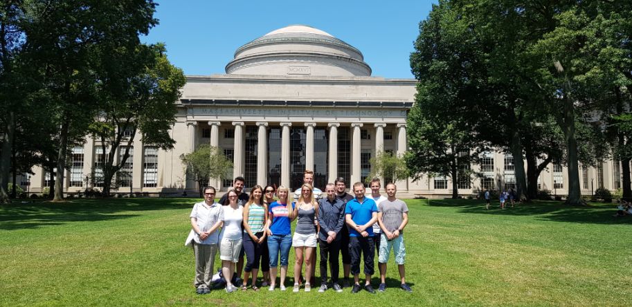Gruppenfoto vorm MIT