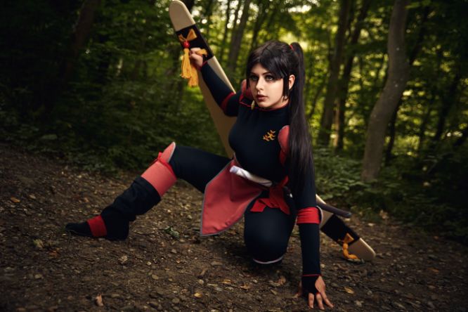 Ziora cosplays Sango from Inuyasha