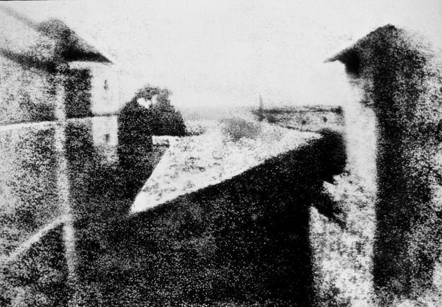 Blick aus dem Arbeitszimmer von Le Gras, 1826 (retuschierte Fassung).