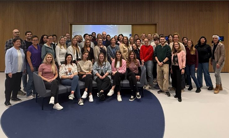 Studienstart - Gruppenfoto mit 47 Studierenden