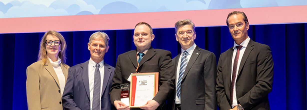 Bild v.l.n.r.: Dipl.-Math.Bettina Oestreich-Grau (ÖVQ Vizepräsidentin), Dr. Mag. Alexander Woidich (Leiter der Jury), Ing. Christian Eder, MSc, MBA, Raimund Beck KG (Qualitäts-Champion 2025), Mag. Christoph Mondl & Dr. Werner Paar (CEO Quality Austria) © Anna Rauchenberger  