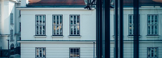 Altbau der Universität für Weiterbildung ehemals Tabakfabrik