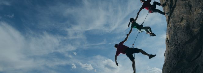 Gruppenselbsterfahrung an der Boulderwand