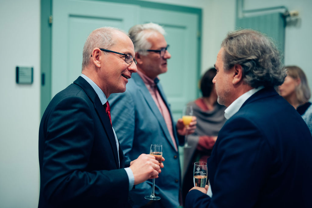 © Donau-Universität Krems, Walter Skokanitsch Das "Get togehter" nach der Veranstaltung.