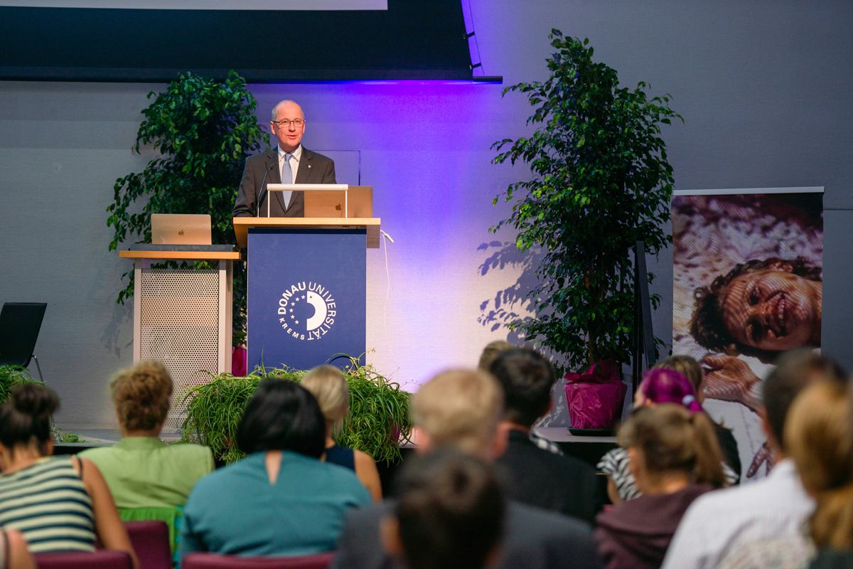 Begrüßung durch Rektor Faulhammer