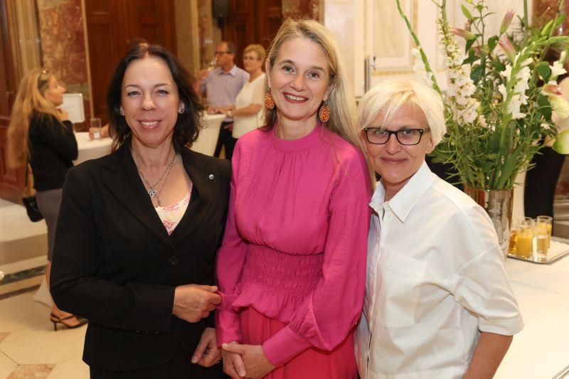 Rosmarie Nowak mit Kolleginnen