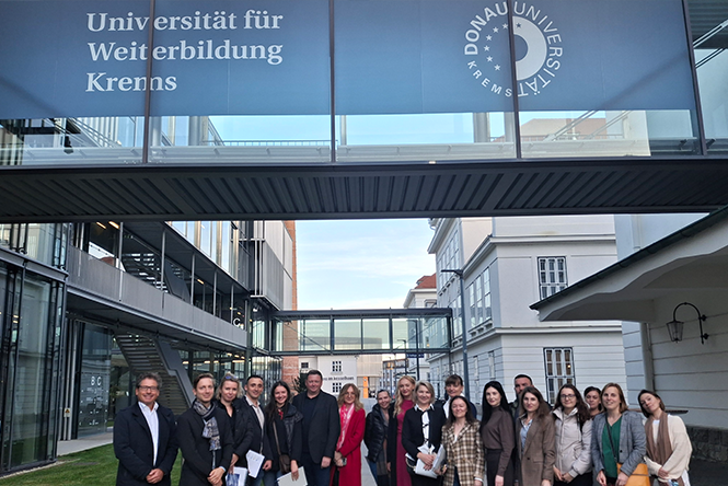 © University for Continuing Education Krems Gruppenfoto ukrainische Gemeindevertreter_innen