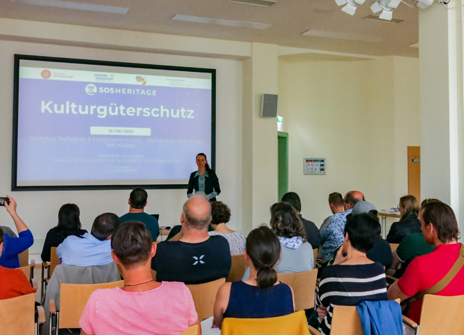 Anna Kaiser bei ihrem Vortrag