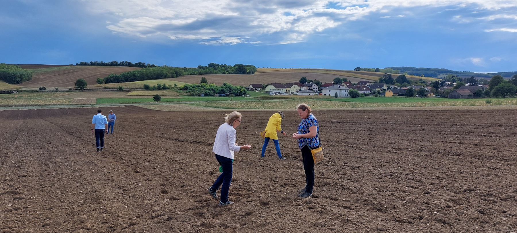 Delegation des GFF NÖ zu Besuch auf der Fundstelle Asparn/Schletz
