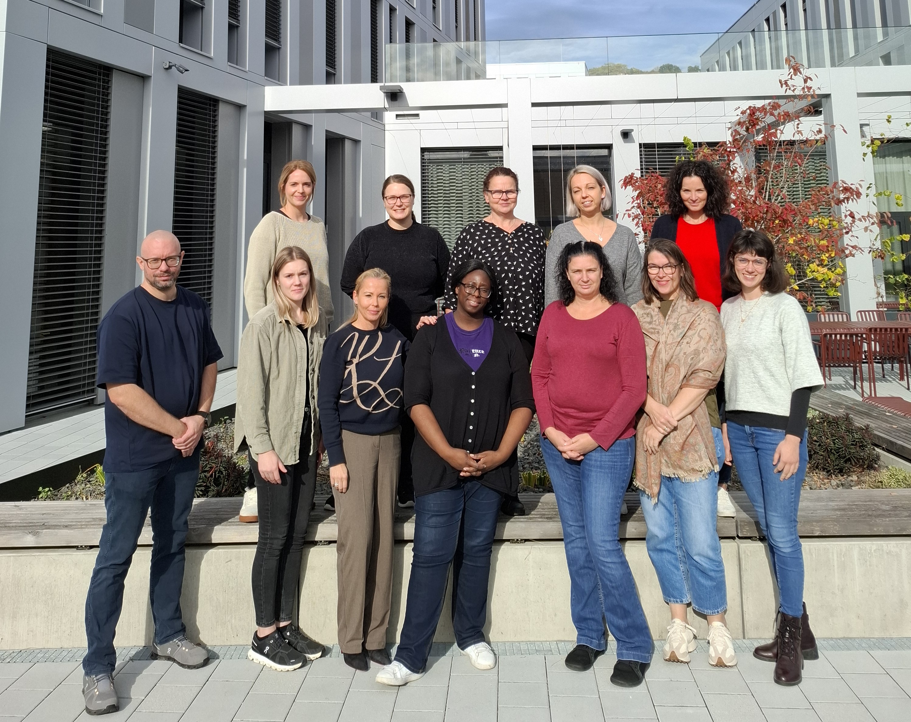 Studienstart - Gruppenfoto mit 12 Studierenden