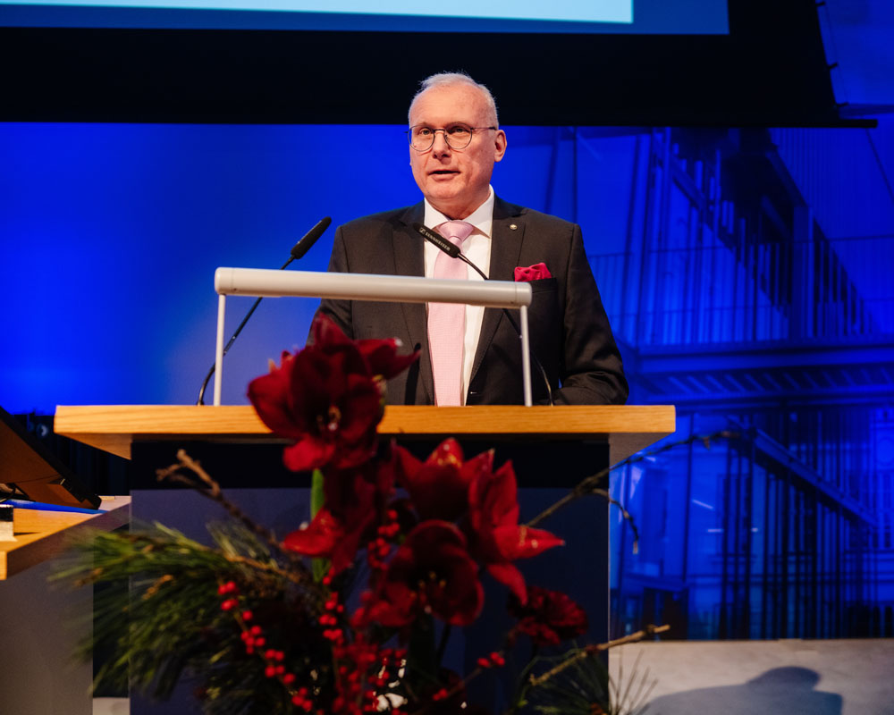 Rainer Altmann moderiert die Feier