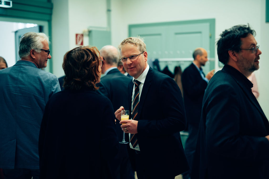 © Donau-Universität Krems, Walter Skokanitsch Das "Get togehter" nach der Veranstaltung.