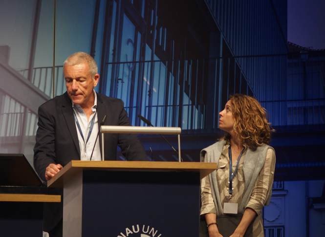 Vortragende auf der Bühne