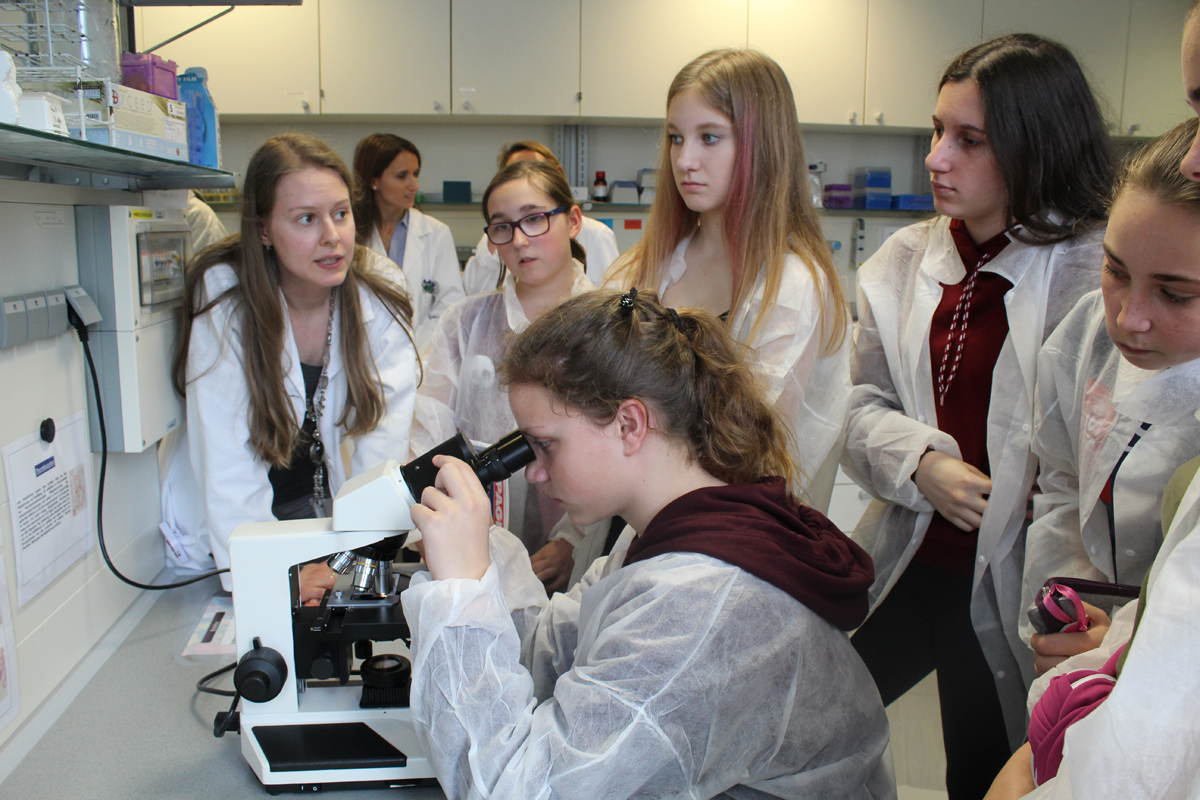 © Donau-Universität Krems  Girl´s Day 2018_Labor Mädchen