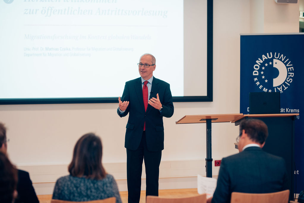 © Donau-Universität Krems, Walter Skokanitsch Mag. Friedrich Faulhammer, Rektor der Donau-Universität Krems, sprach über die Bedeutung der Migrationsforschung für die Donau-Universität Krems.