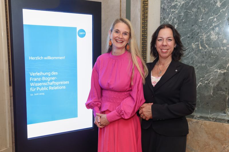 Rosemarie Nowak mit Jurykollegin