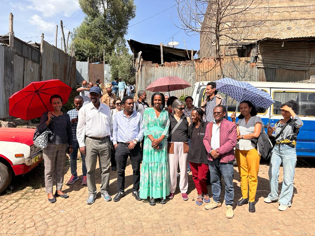 © UWK group picture in informal settlement