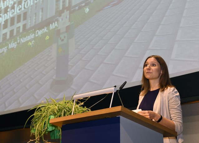 © Andrea Reischer Zentrumsleiterin Natalie Denk (Spieleforschung)