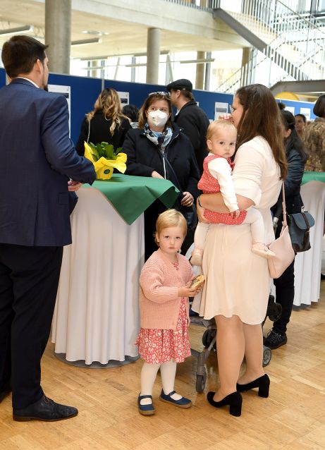 © Andrea Reischer Gäste im Foyer
