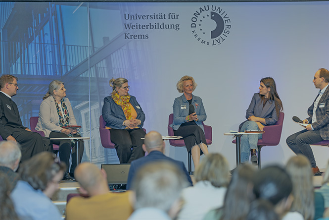 Podiumsdiskussionsrunde mit Pater Benedikt Resch, Ulrike Vitovec, Konstanze Amelie Knittler, Sandra Sam, Abelina Bischof, Mathias Weis