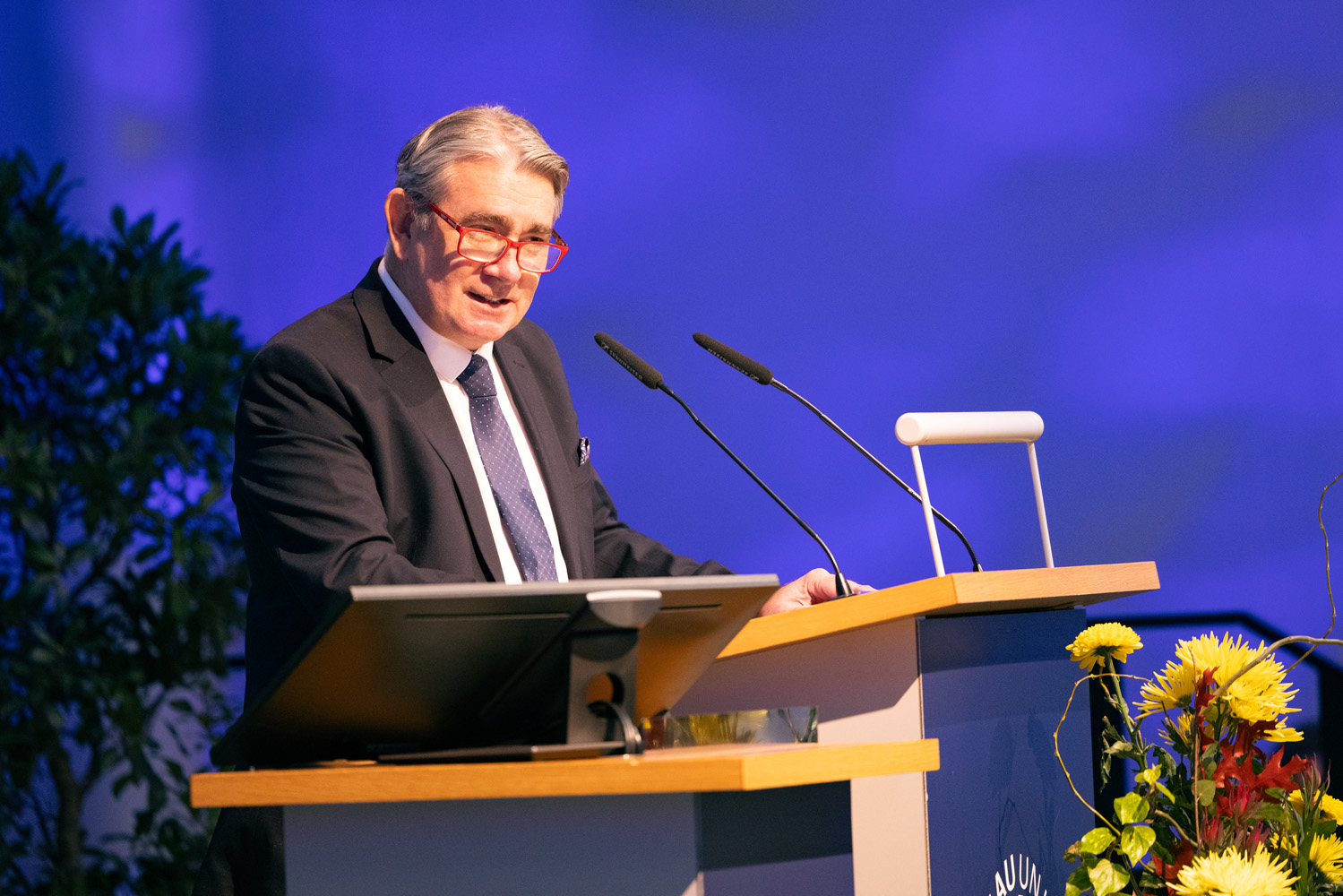 © Martin Jordan Prof. Kerschbaumer führt durch das Programm