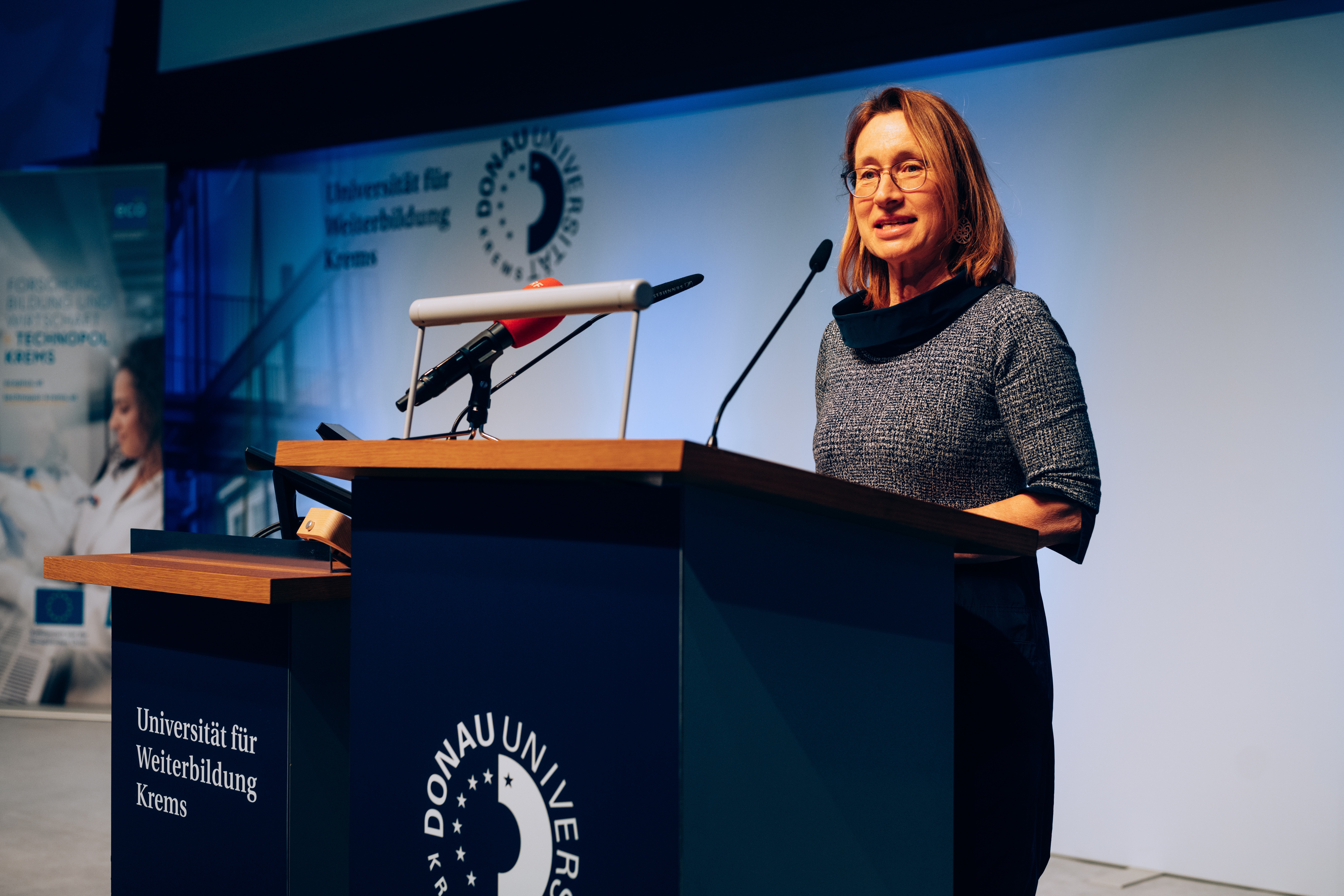 Rektorin Weber bei der Jubiläumstagung 20 Jahre Psychotherapie