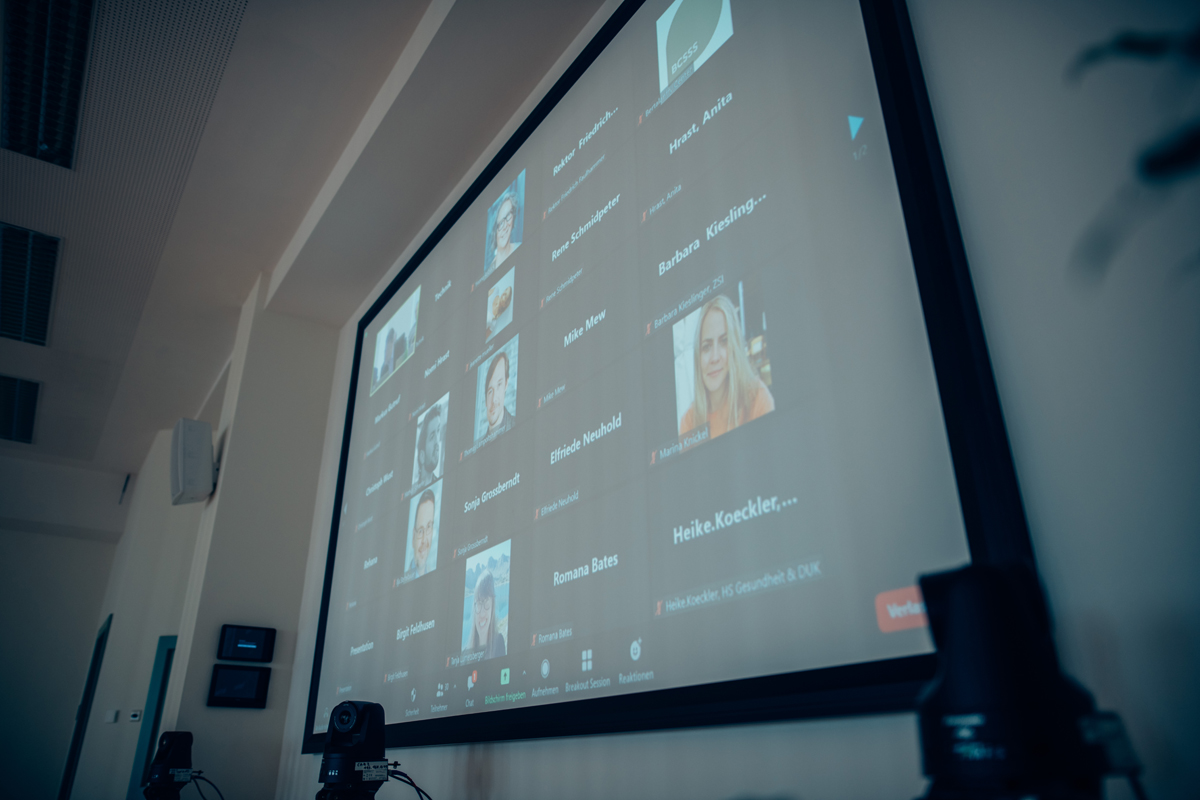 © Universität für Weiterbildung Krems/Walter Skokanitsch Online-Teilnehmer_innen immer im Blick