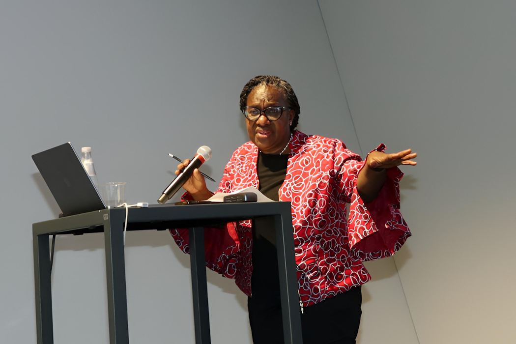 Peggy Oti-Boateng bei ihrer Keynote