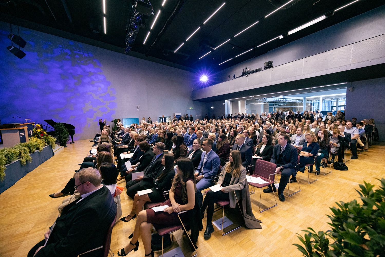 volles Audimax: es platzt aus allen Nähten ...