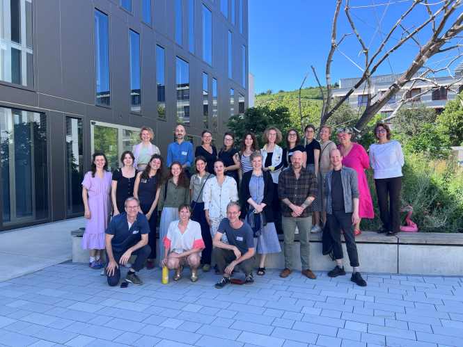 Teilnehmende der DAC Summer School an der Universität für Weiterbildung Krems, © Simone Rack; Teilnehmende der DAC Summer School an der Universität für Weiterbildung Krems Gruppenfoto DAC Summer School