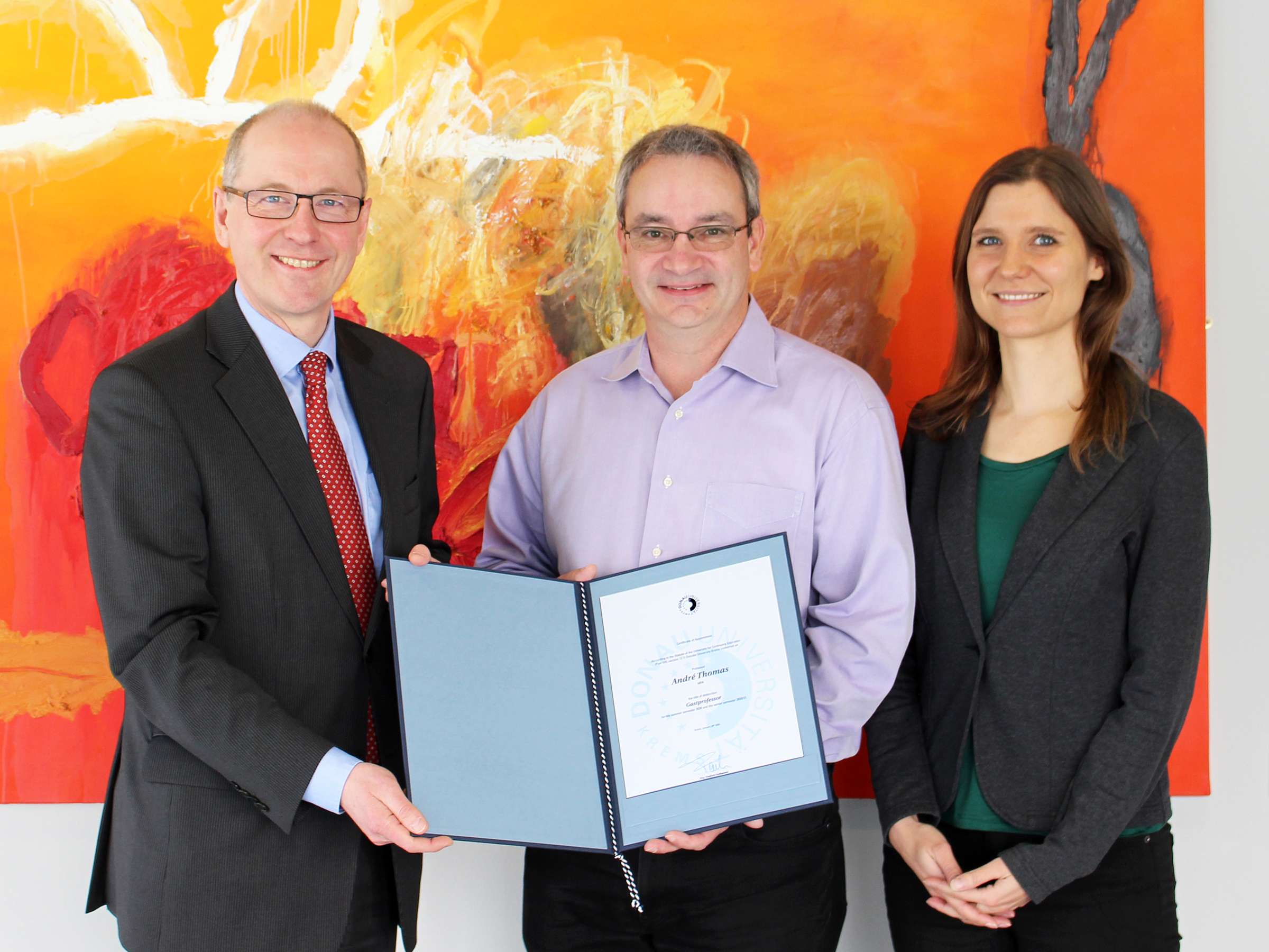 Übergabe Urkunde Gastprofessur Andre Thomas