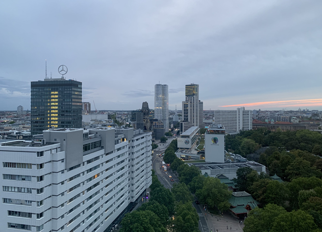 © DBU Hochhäuser in Dämmerung