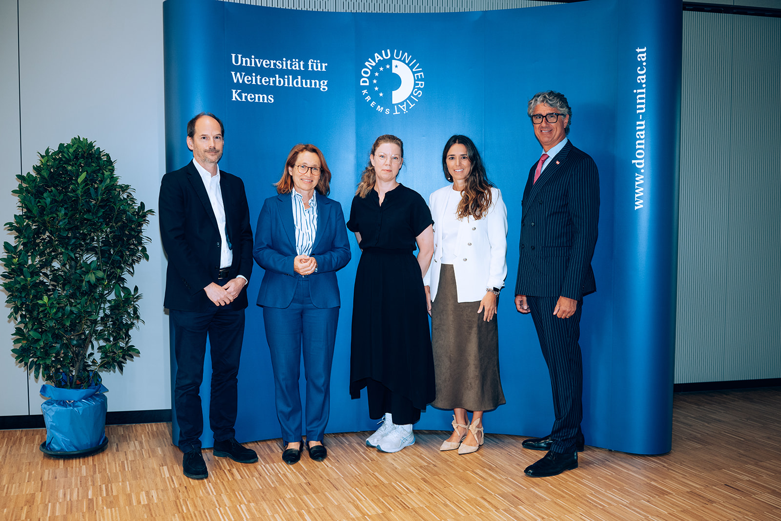 Konferenzteilnehmer_innen an Universität für Weiterbildung Krems